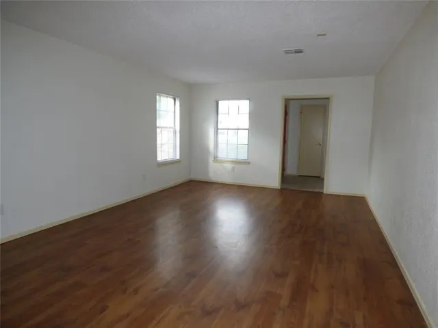 Photo 5 — 1008 Tall Oaks Drive, Midwest City, OK 73110