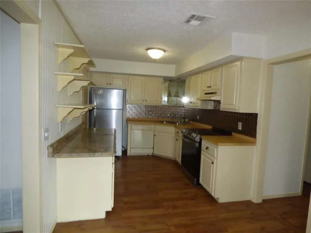 Photo 6 — 1008 Tall Oaks Drive, Midwest City, OK 73110