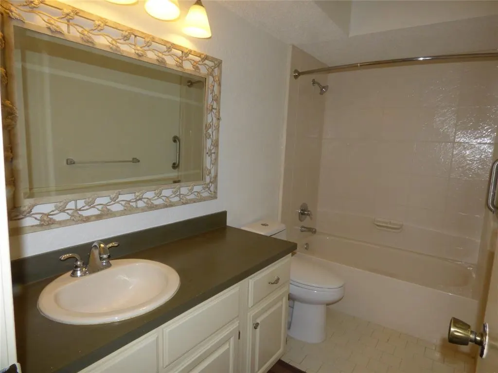 Photo 13 — 1008 Tall Oaks Drive, Midwest City, OK 73110