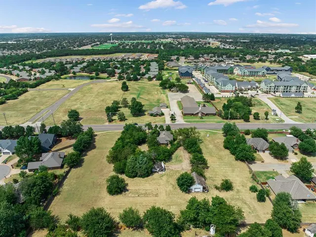 Photo 2 — 1400 W 3rd Street, Edmond, OK 73003