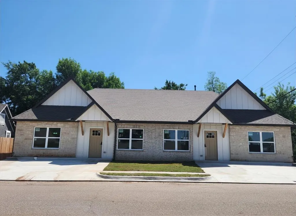 Front exterior — 102 Walnut Street, Edmond, OK 73003