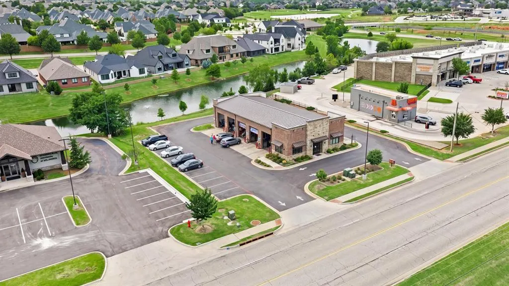 Photo 3 — 16319 N May Avenue, Edmond, OK 73013