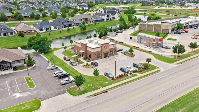 Photo 4 — 16319 N May Avenue, Edmond, OK 73013