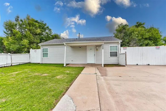 Front exterior — 1440 SW 11th Street, Oklahoma City, OK 73108