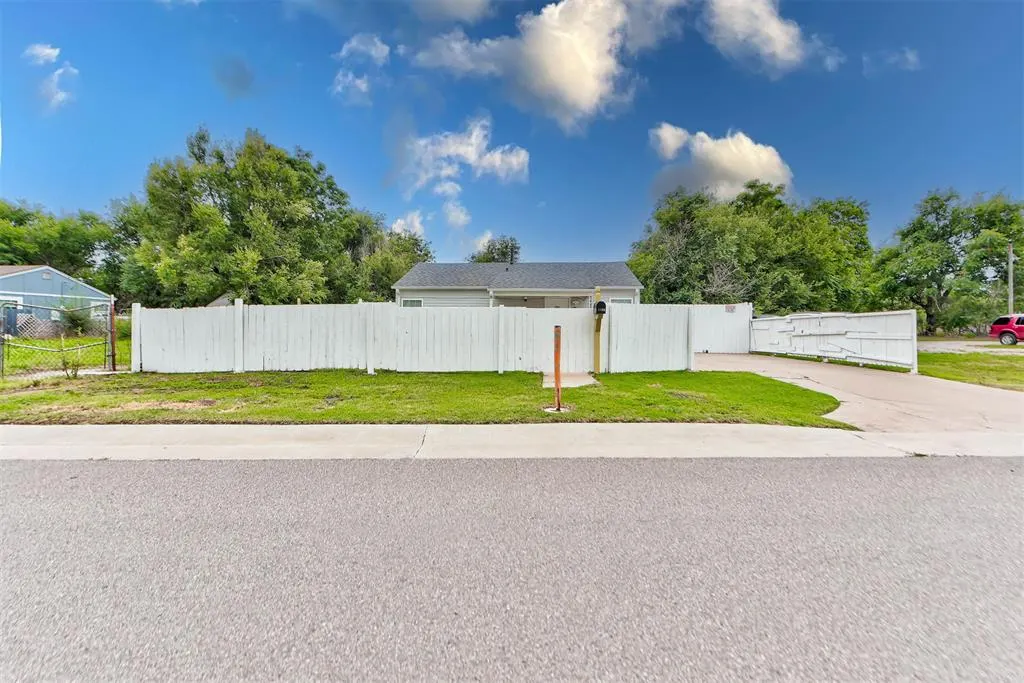 Photo 4 — 1440 SW 11th Street, Oklahoma City, OK 73108