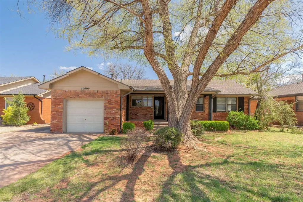 Photo 2 — 10600 Sunnymeade Place, The Village, OK 73120
