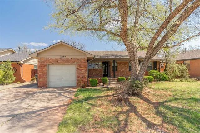 Photo 3 — 10600 Sunnymeade Place, The Village, OK 73120