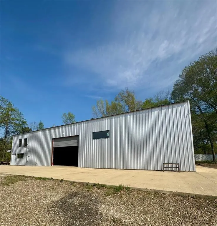 Front exterior — 204 W Sherry Lane, Broken Bow, OK 74728