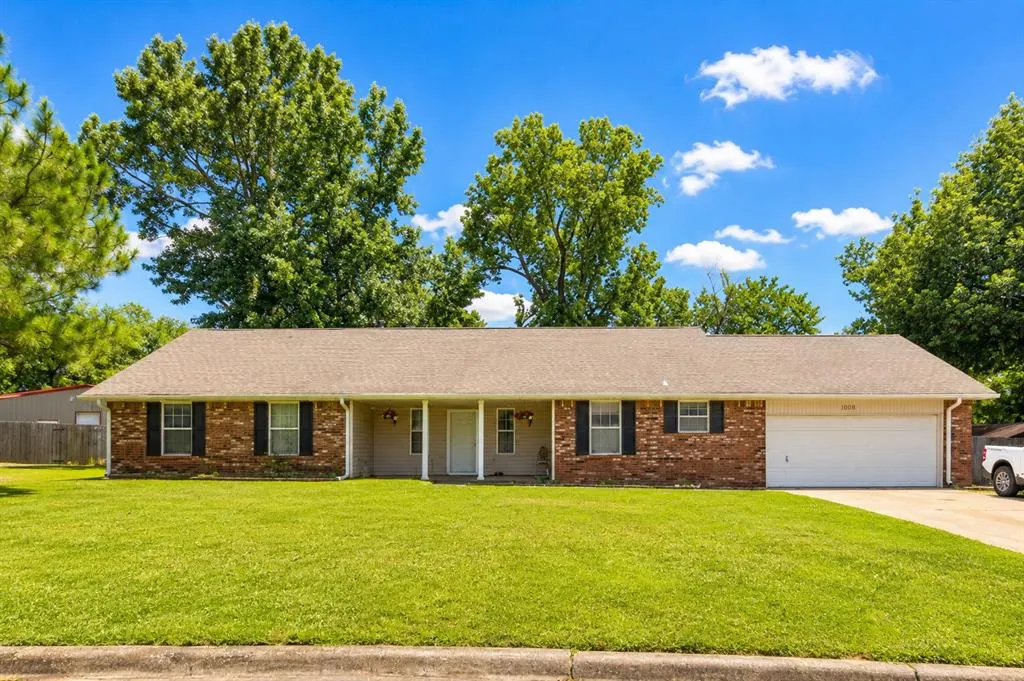 Front exterior — 1008 W Washington Circle, Tecumseh, OK 74873