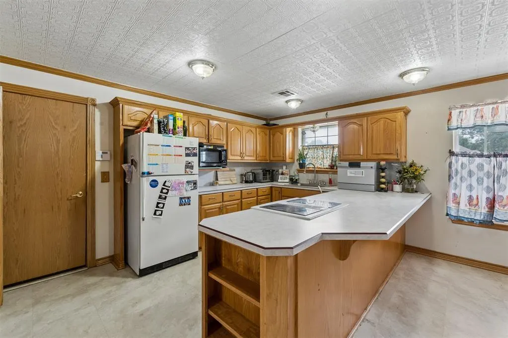 Photo 8 — 1008 W Washington Circle, Tecumseh, OK 74873