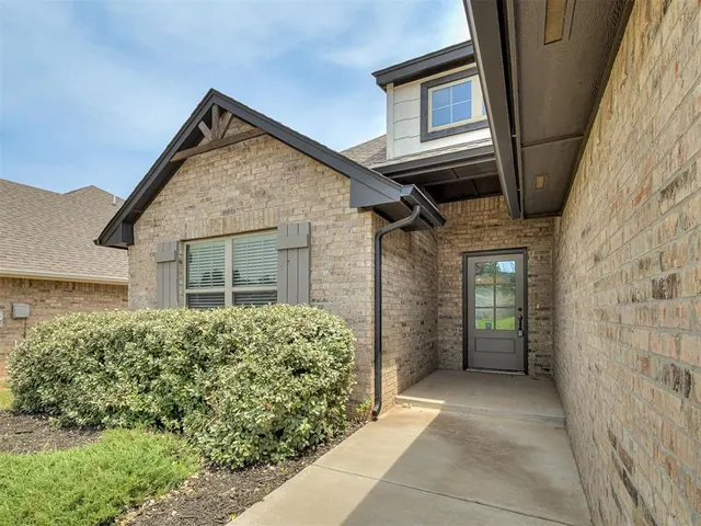 Photo 2 — 8324 Lambert Way, Edmond, OK 73034