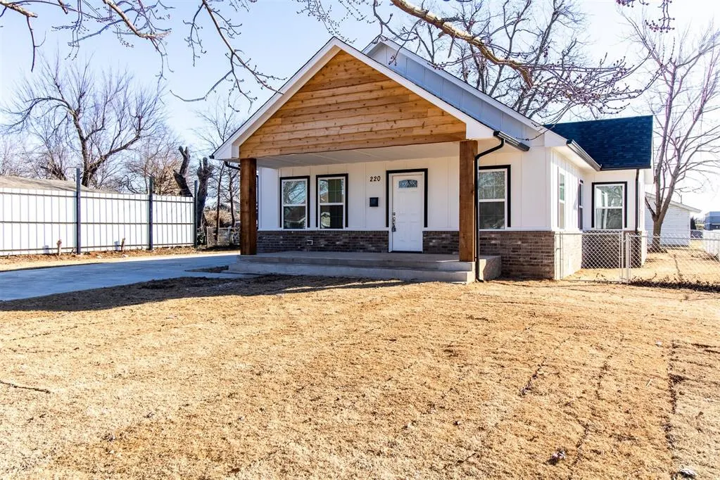 Front exterior — 220 SE 42nd Street, Oklahoma City, OK 73129