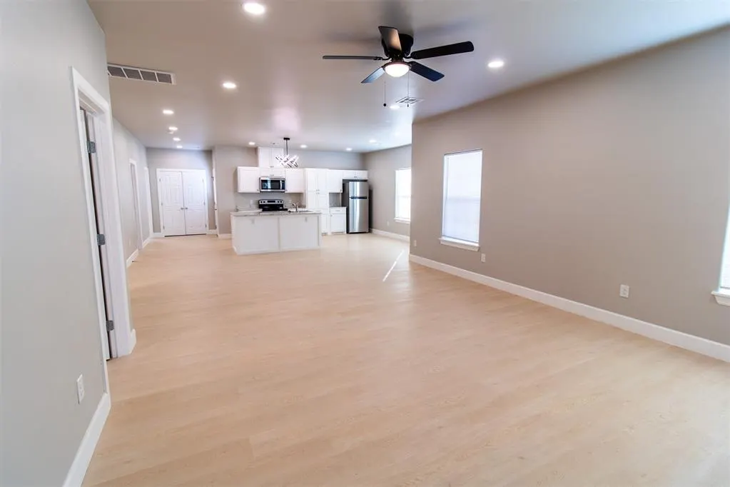 Photo 2 — 220 SE 42nd Street, Oklahoma City, OK 73129