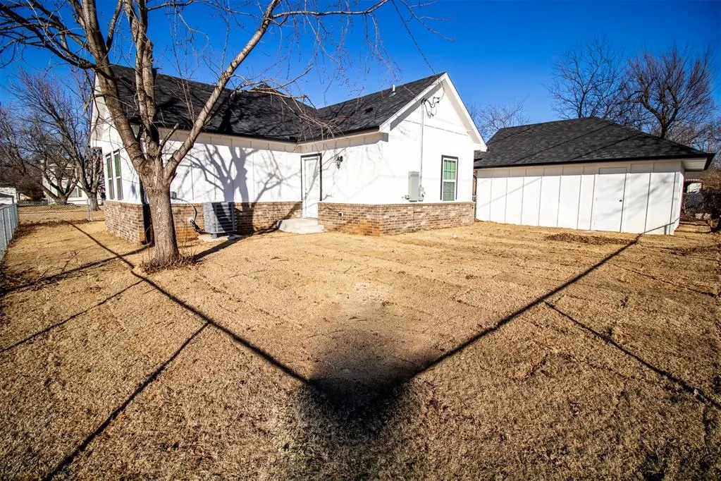Photo 9 — 220 SE 42nd Street, Oklahoma City, OK 73129