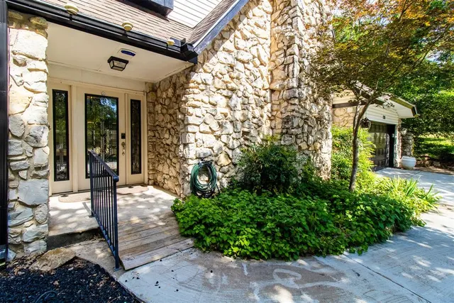 Photo 3 — 228 N Tunbridge Road, Oklahoma City, OK 73130