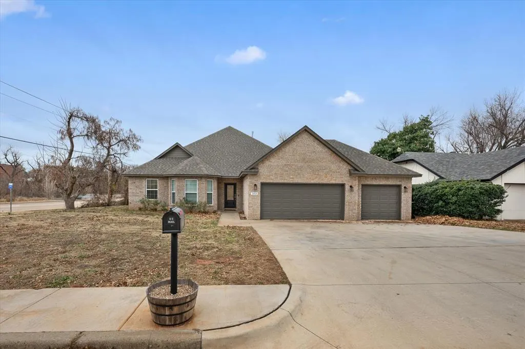 Photo 2 — 1416 Devonshire Court, Edmond, OK 73034