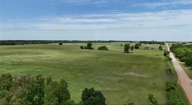 Photo 2 — N Broadway Road 6, Guthrie, OK 73044