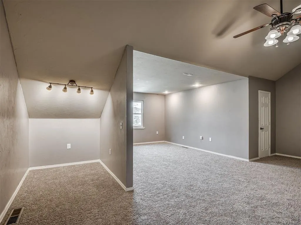 Photo 31 — 112 N Broadway Street, Crescent, OK 73028