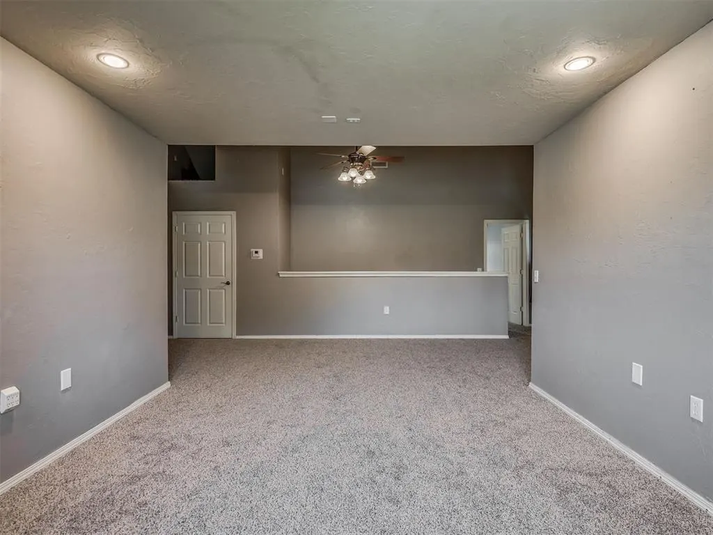 Photo 33 — 112 N Broadway Street, Crescent, OK 73028