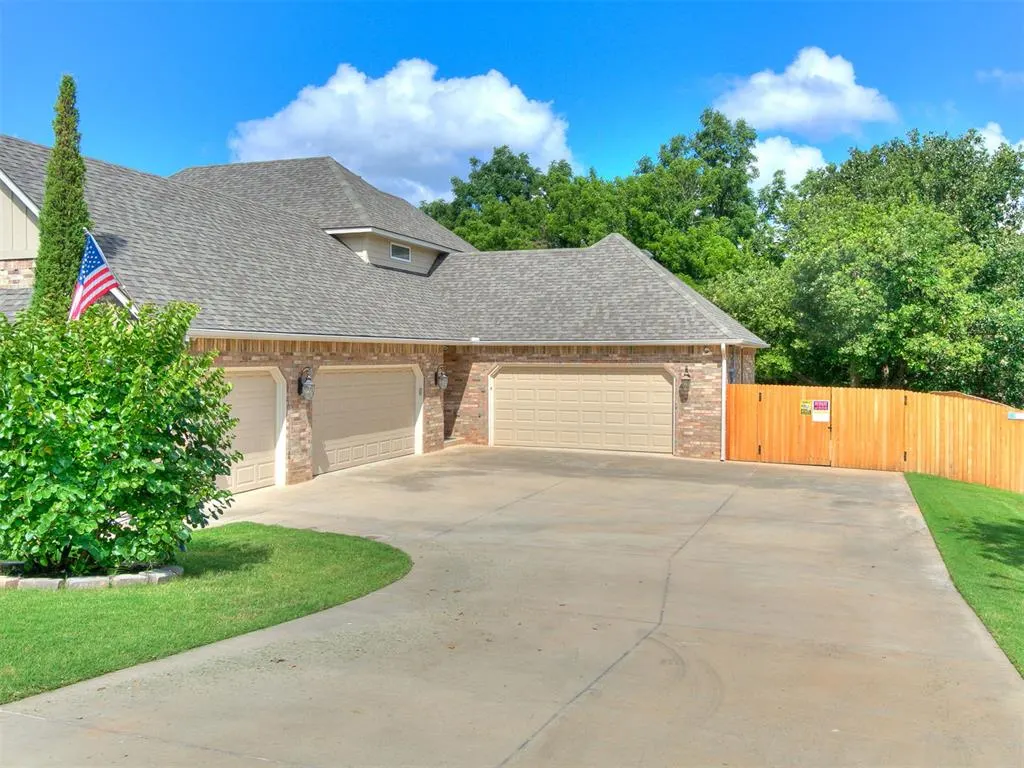 Photo 6 — 10649 Green Meadows Drive, Edmond, OK 73025