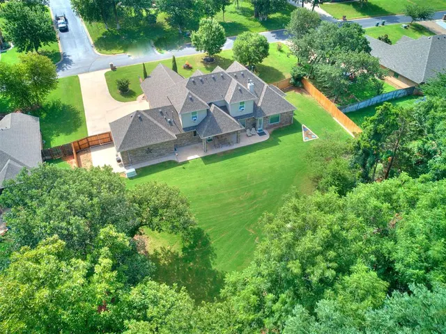 Photo 8 — 10649 Green Meadows Drive, Edmond, OK 73025