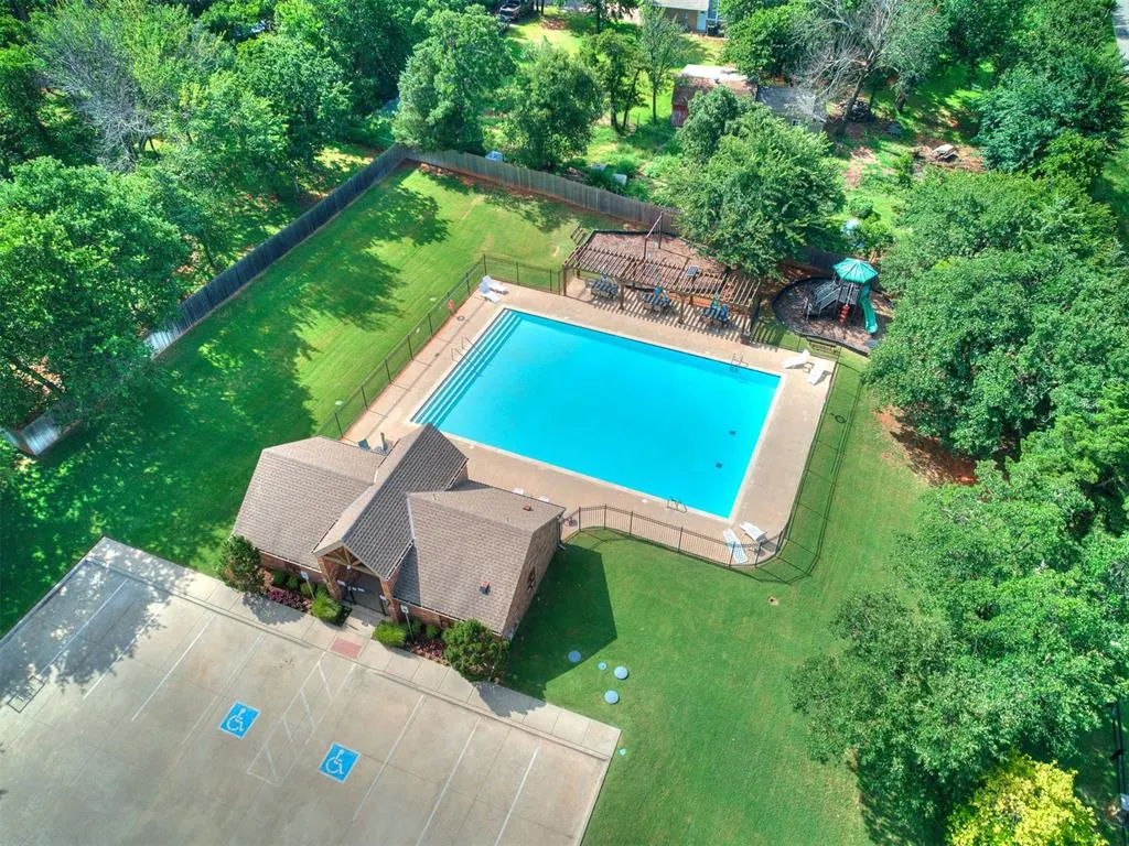 Photo 13 — 10649 Green Meadows Drive, Edmond, OK 73025