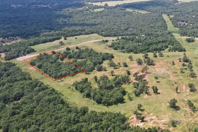 Photo 3 — Royal Oak Drive, Arcadia, OK 73007
