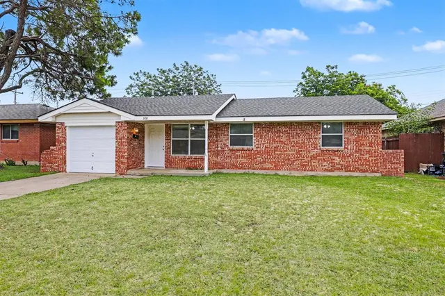 Photo 2 — 308 Arnold Avenue, Moore, OK 73160