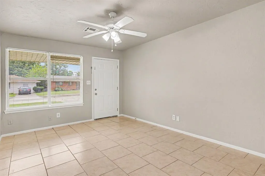 Photo 3 — 308 Arnold Avenue, Moore, OK 73160
