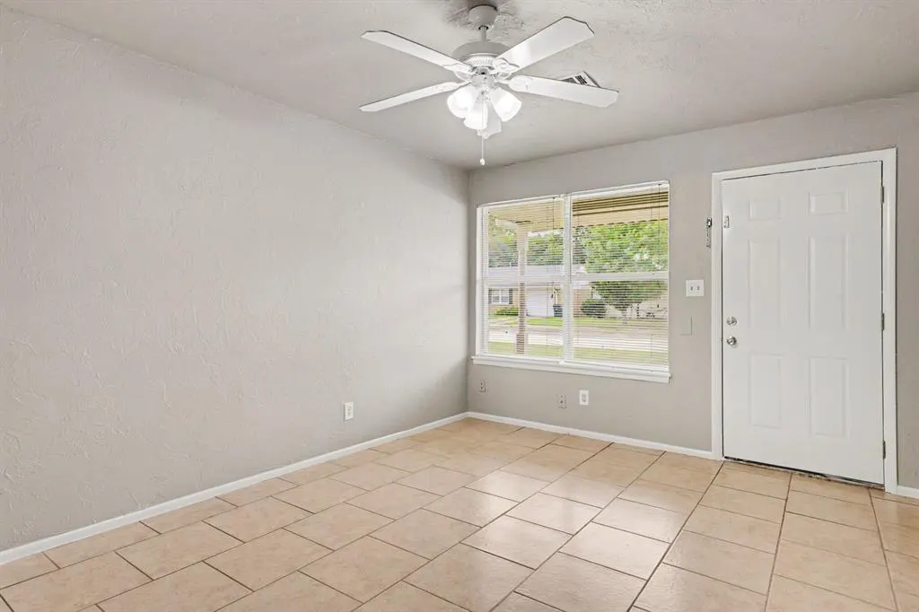 Photo 4 — 308 Arnold Avenue, Moore, OK 73160