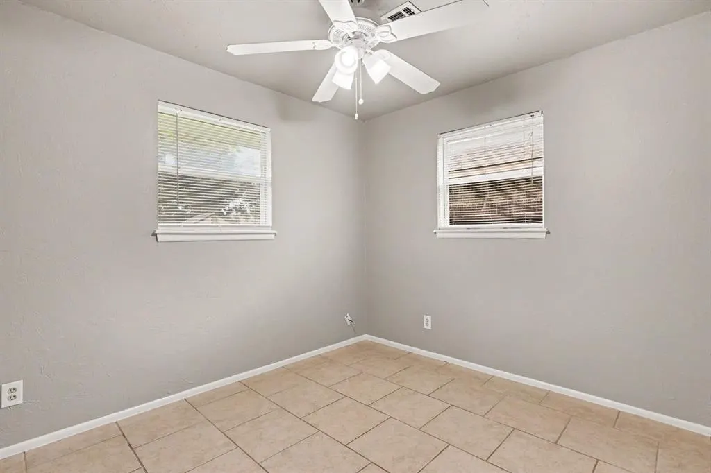 Photo 9 — 308 Arnold Avenue, Moore, OK 73160