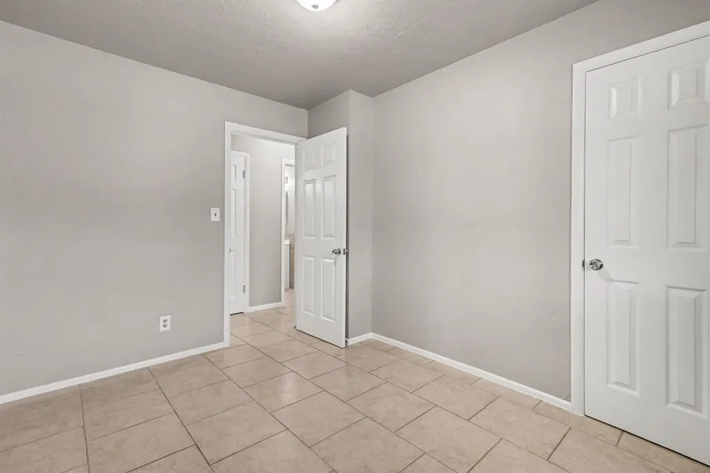 Photo 12 — 308 Arnold Avenue, Moore, OK 73160