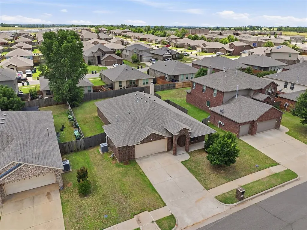 Photo 7 — 11316 NW 96th Street, Yukon, OK 73099