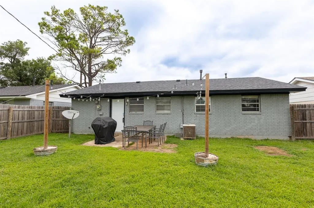 Photo 22 — 1718 NE Classen Boulevard, Norman, OK 73071