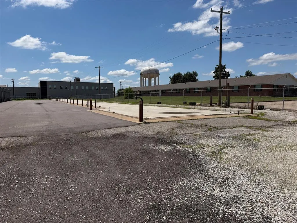 Photo 2 — 1900 N Kickapoo Avenue, Shawnee, OK 74804