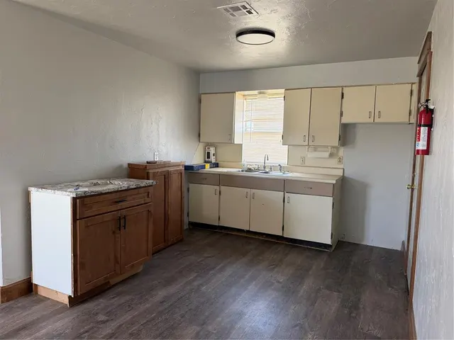 Photo 5 — 1900 N Kickapoo Avenue, Shawnee, OK 74804