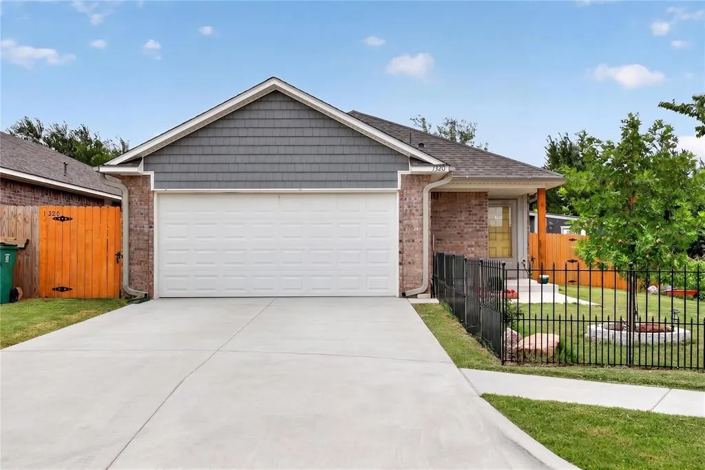 Photo 3 — 1320 Willowood Circle, Yukon, OK 73099