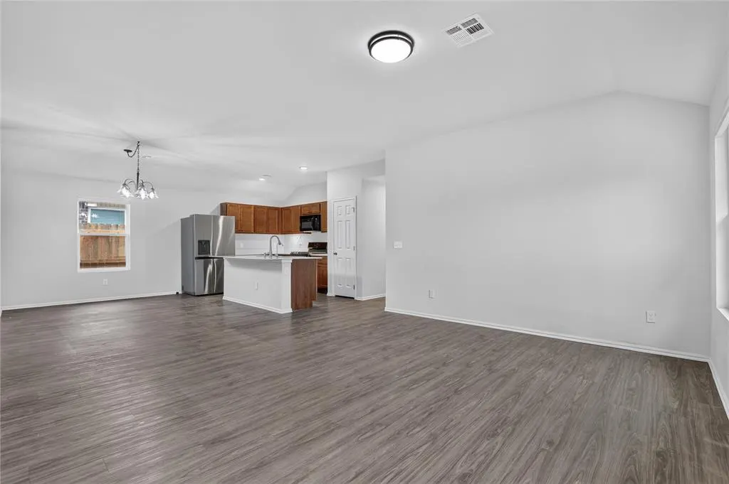 Photo 7 — 1320 Willowood Circle, Yukon, OK 73099