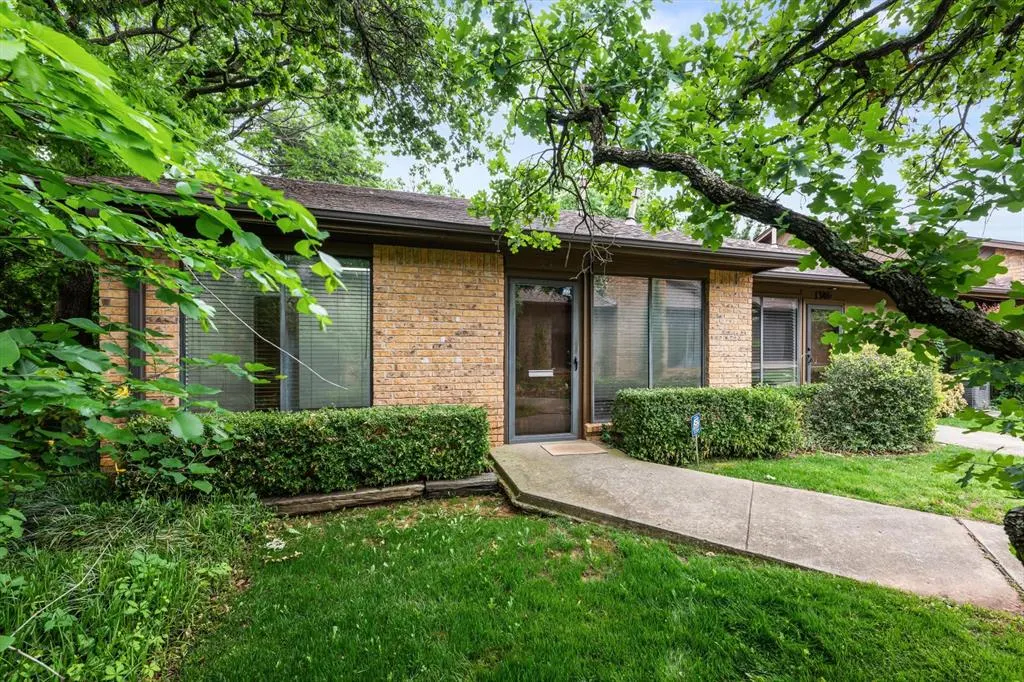 Photo 2 — 1616 E 19th Street 301, Edmond, OK 73013
