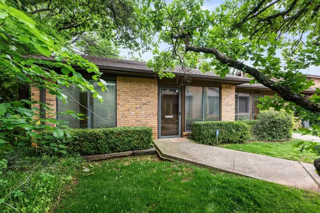 Photo 2 — 1616 E 19th Street 301, Edmond, OK 73013