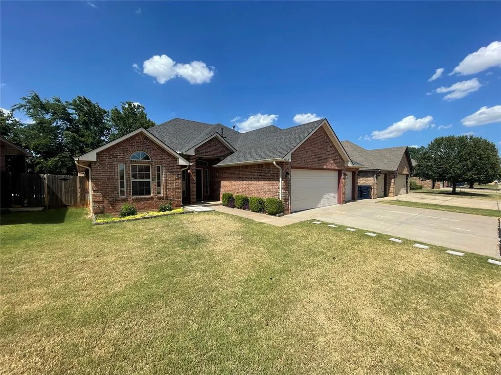 Photo 2 — 11913 SW 17th Street, Yukon, OK 73099