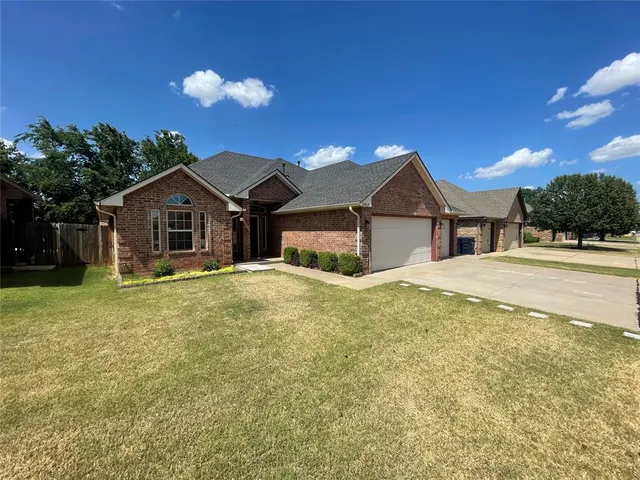 Photo 2 — 11913 SW 17th Street, Yukon, OK 73099