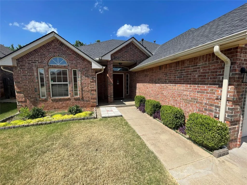 Photo 3 — 11913 SW 17th Street, Yukon, OK 73099