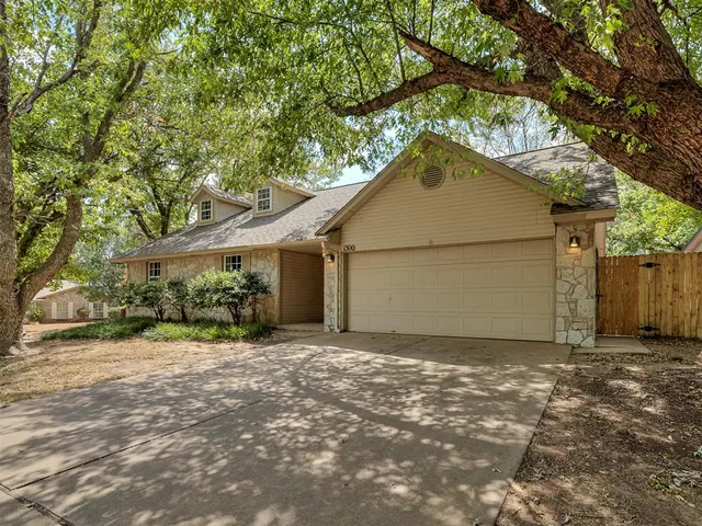 Photo 4 — 1300 NW 184th Street, Edmond, OK 73012