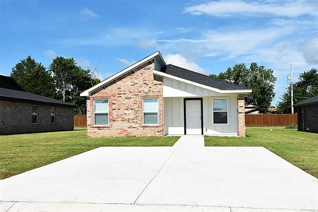 Photo 2 — 721 Elm Street, Seminole, OK 74868