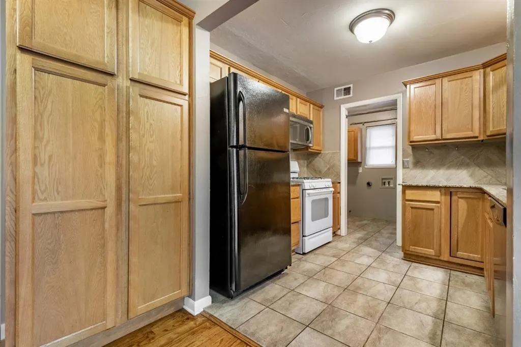 Photo 5 — 2108 Henderson Drive, Edmond, OK 73013