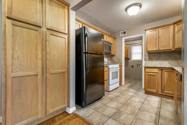 Photo 5 — 2108 Henderson Drive, Edmond, OK 73013