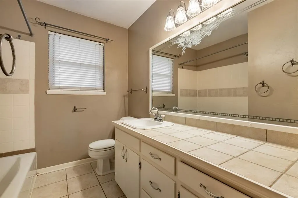 Photo 8 — 2108 Henderson Drive, Edmond, OK 73013