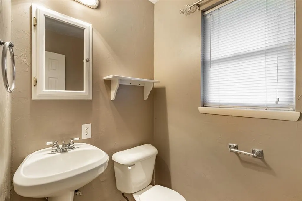 Photo 11 — 2108 Henderson Drive, Edmond, OK 73013