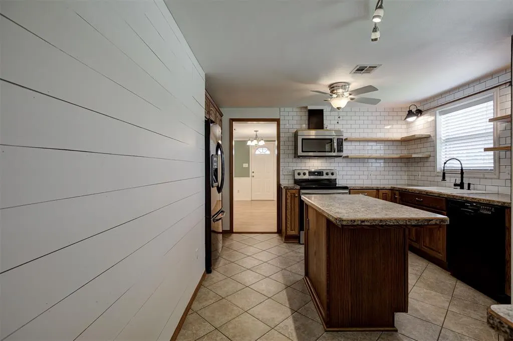 Photo 6 — 3600 SE 15th Street, Oklahoma City, OK 73115